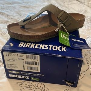 Birkenstock Gizeh Rivet Logo Sandals Women’s size 10 Men’s size 8.